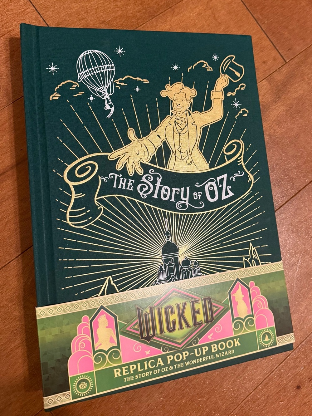 Wicked Replica Pop-Up Book — The Story of Oz (Emerald Green & Gold)